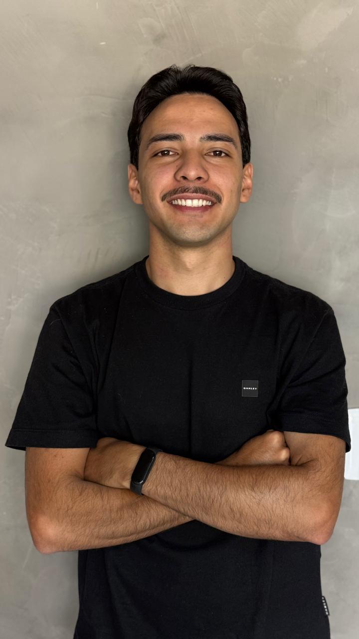 Retrato de David Lima, barbeiro da Barbearia Imperium M