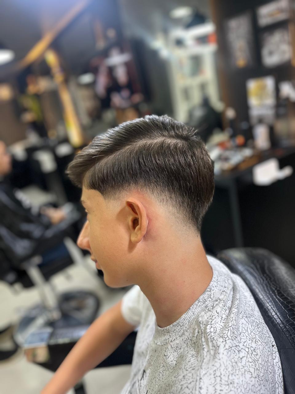 Corte degradê masculino finalizado na Barbearia Imperium M