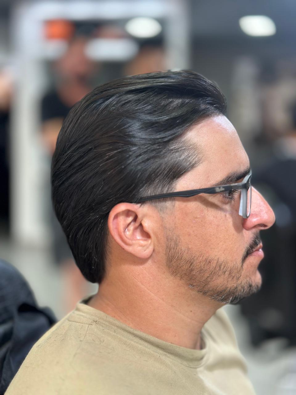 Corte social alinhado para trás